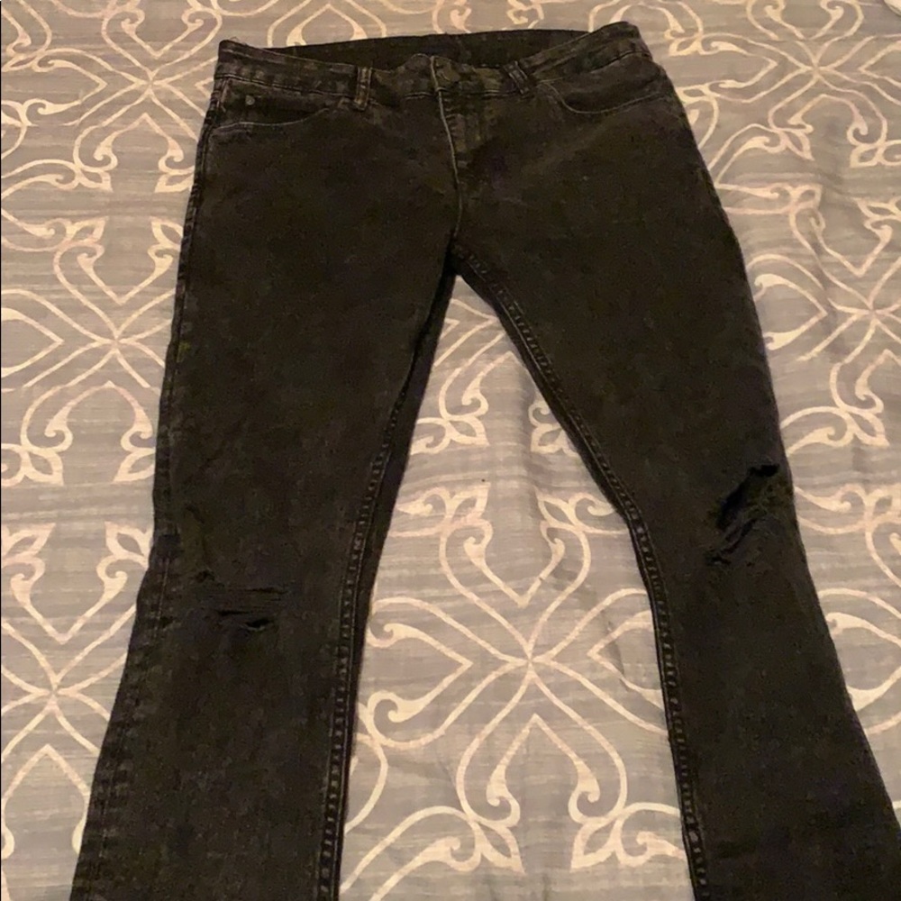 Black skinny pants, ripped.